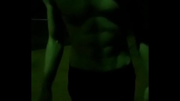 Los objetos aceleran porque están muy felices de llegar a sus destino justo como estos jóvenes corriendo desnudos